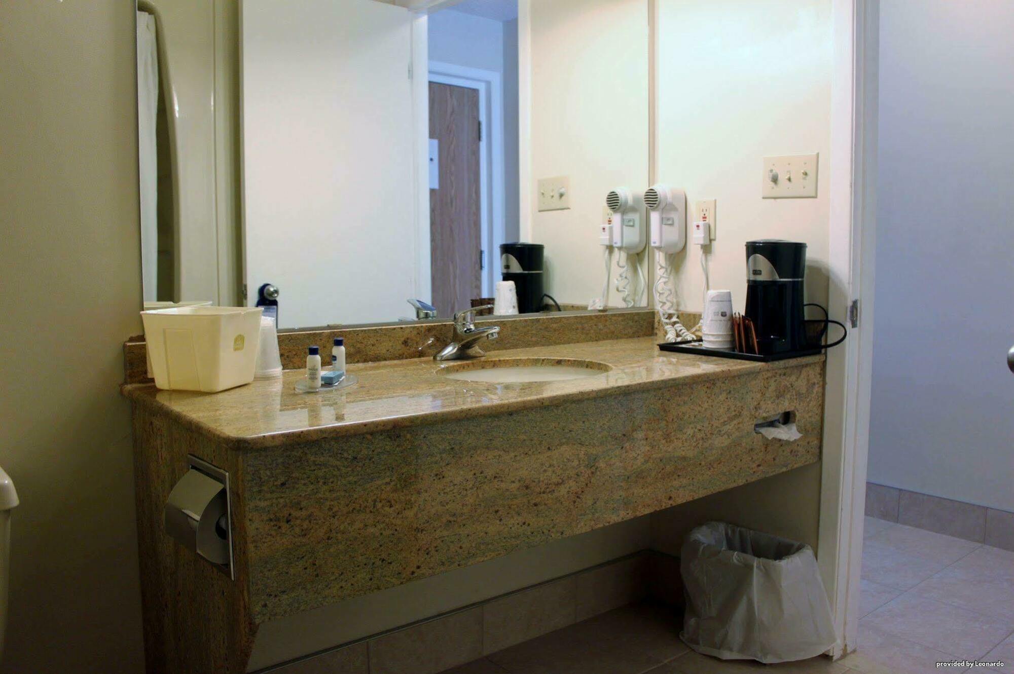Best Western Smiths Falls Hotel Экстерьер фото